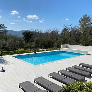la-bergerie-des-oliviers.fr-provencehotel.com/