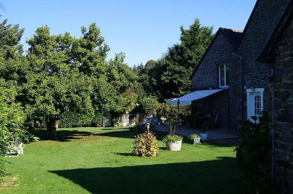Couette-café Bed and Breakfast La Chataigneraie à Pleudihen