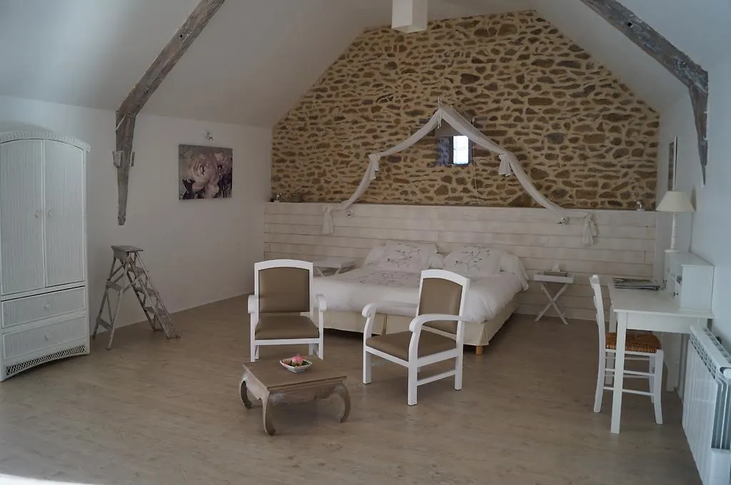 *** Couette-café Bed and Breakfast La Chataigneraie à Pleudihen France